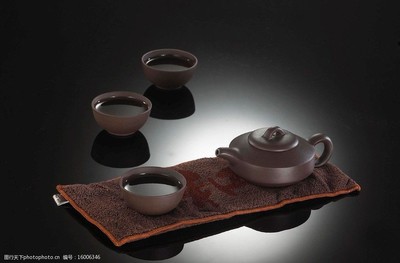 一盏清茗，一方天地 茶具套装的美学与匠心